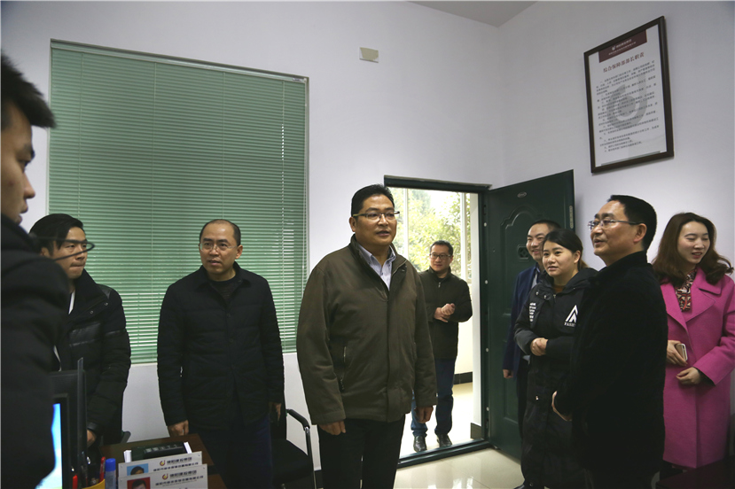 2017年1月27日 董事長(zhǎng)姜俊帶隊(duì)集團(tuán)領(lǐng)導(dǎo)班子慰問一線員工2 2017年1月27日 董事長(zhǎng)姜俊帶隊(duì)集團(tuán)領(lǐng)導(dǎo)班子慰問一線員工2